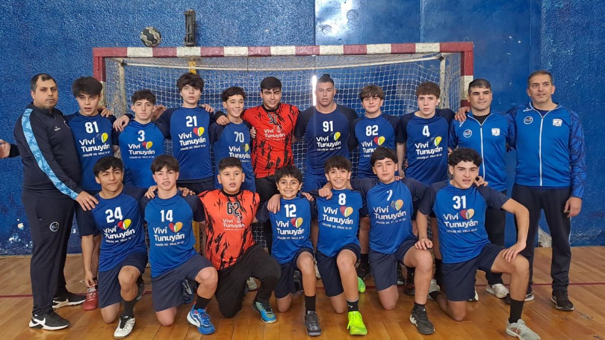 El equipo de cadetes de la Municipalidad de Tunuyán, finalista del Apertura de Amebal. El equipo de cadetes de la Municipalidad de Tunuyán, finalista del Apertura de Amebal.