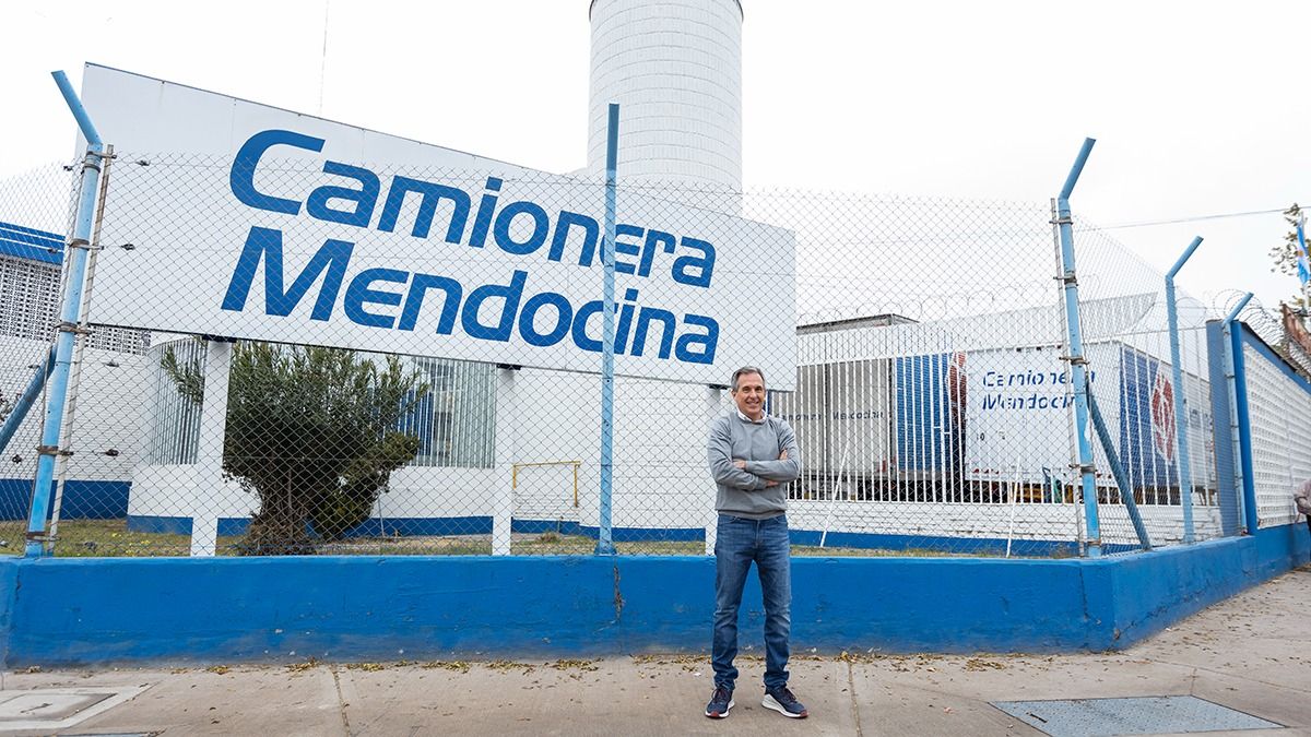 Ubicada al costado del Acceso Este, en Guaymallén, la empresa de transporte de cargas supo expandirse en todo el país y Chile. Ubicada al costado del Acceso Este, en Guaymallén, la empresa de transporte de cargas supo expandirse en todo el país y Chile.