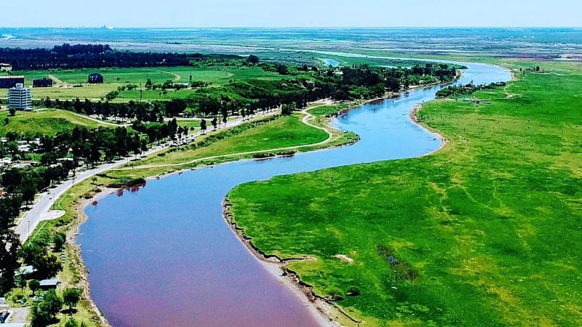 Baradero cuenta con una linda arboleda, una pasarela ideal para hacer caminatas y varios restoranes con vista al río Baradero cuenta con una linda arboleda, una pasarela ideal para hacer caminatas y varios restoranes con vista al río