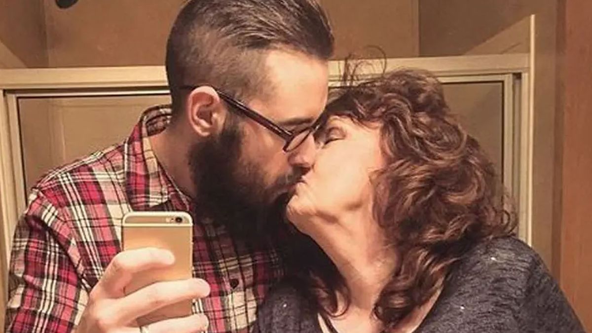 Historia de amor.La historia de un joven de 19 años que se enamoró de una señora de 71.&nbsp;