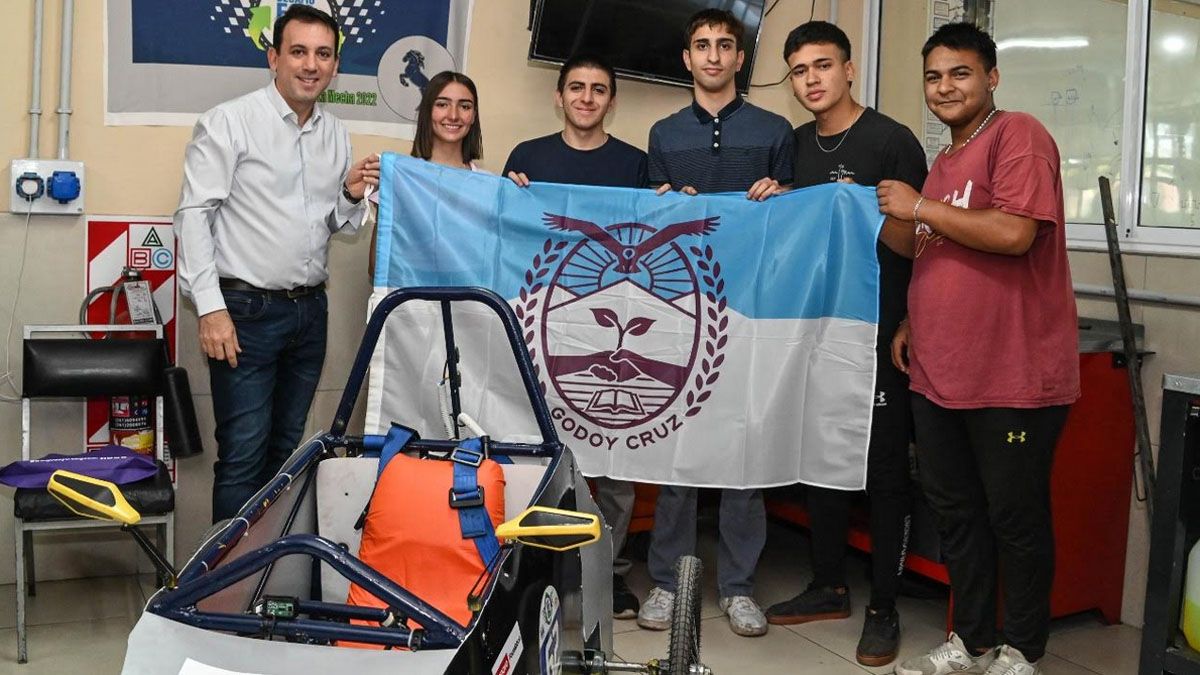 Los chicos recibieron la visita del intendente de Godoy Cruz, Tadeo García Zalazar.