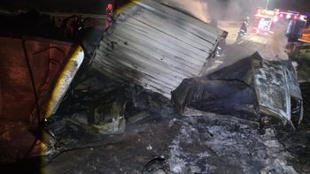 Tragedia en Ruta 7: las fotos del accidente que dejó dos muertos y cuatro personas heridas Tragedia en Ruta 7: las fotos del accidente que dejó dos muertos y cuatro personas heridas