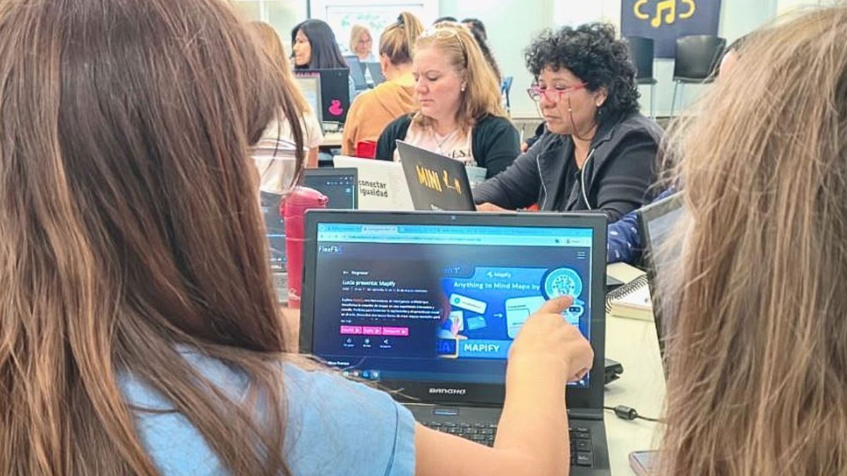 La DGE amplió su cobertura y ahora alumnos de los últimos años del secundario podrán formasre en IA en toda la provincia. Prensa DGE