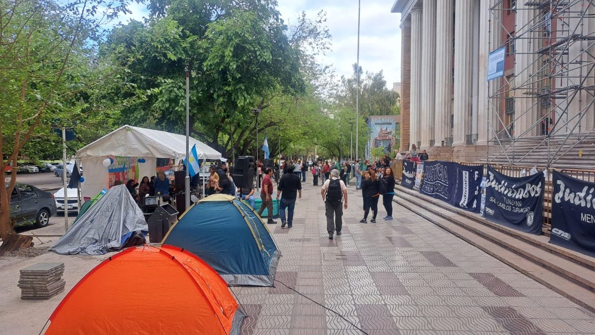 Piden por encima del 15% para noviembre y diciembre que dispuso la administración actual. Piden por encima del 15% para noviembre y diciembre que dispuso la administración actual.