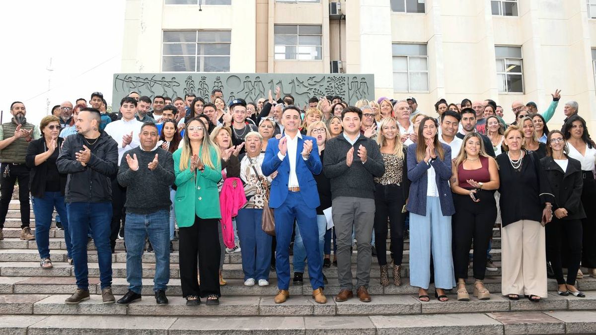 Marcos Calvente al término de su discurso en la apertura de sesiones ordinarias del Concejo Deliberante de Guaymallén. Marcos Calvente al término de su discurso en la apertura de sesiones ordinarias del Concejo Deliberante de Guaymallén.