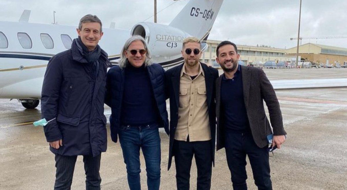 El Papu Gómez llegó a Sevilla para hacer su primera experiencia en España.