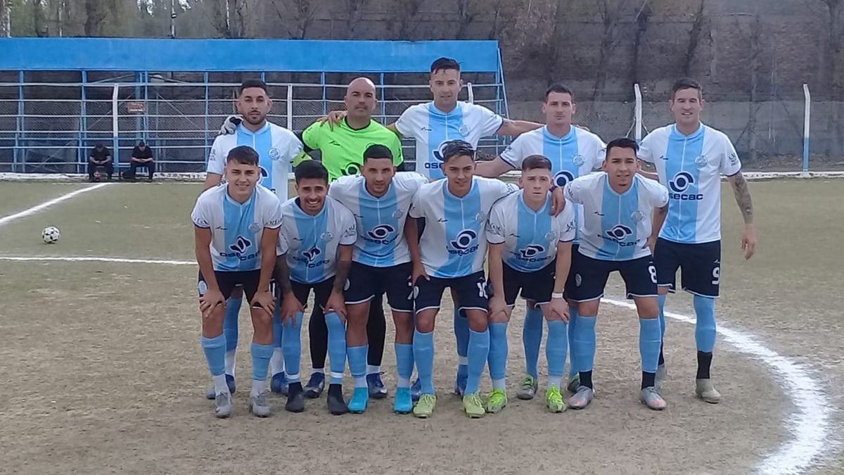 El CEC, en su cancha de Bermejo, venció 2 a 0 a La Gloria y sigue en lo alto de la zona B, junto a Argentino.