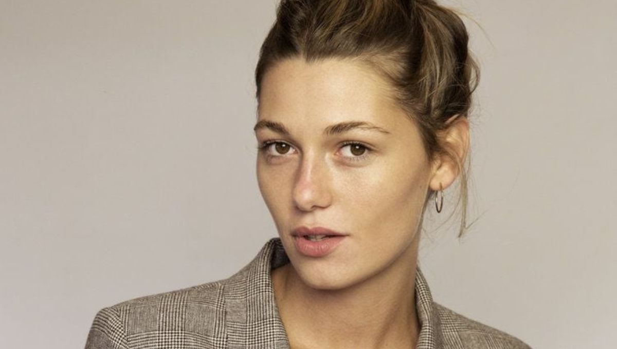 Está en Netflix, tiene 8 capítulos y es de los mismos creadores de Dark