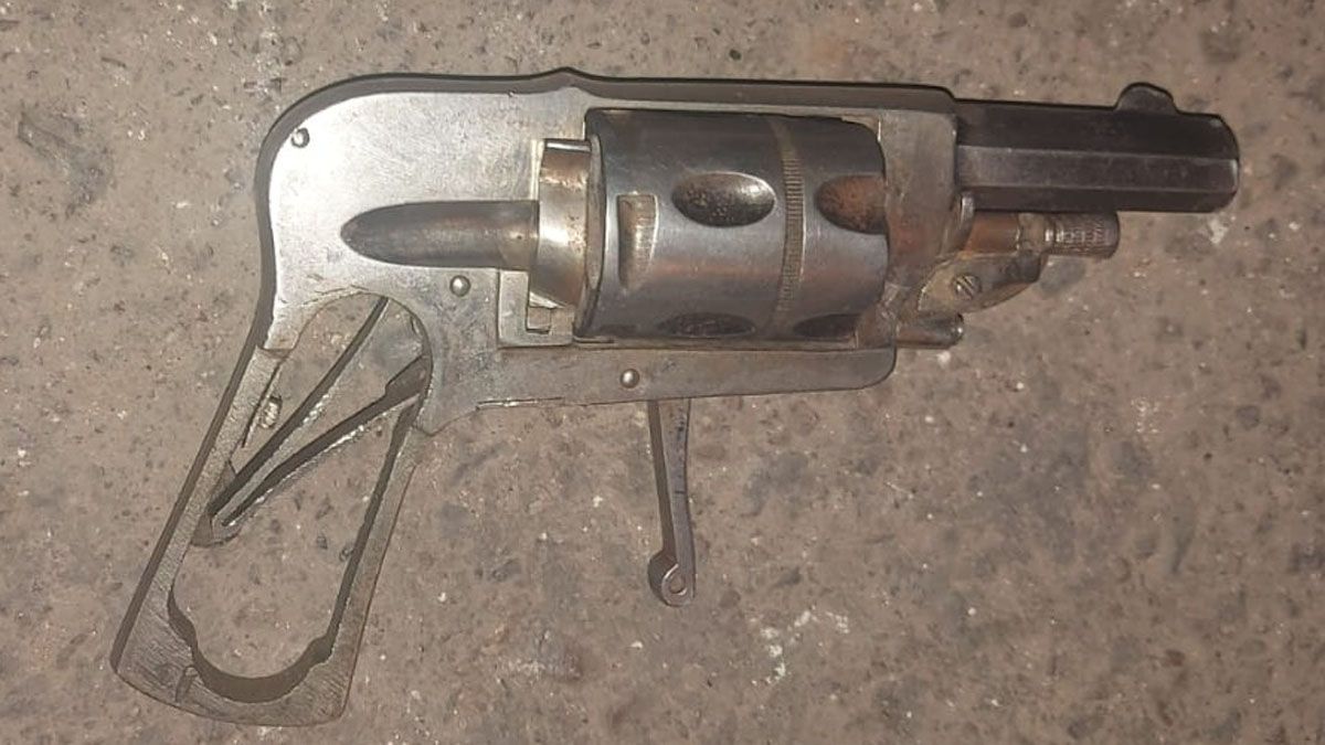 El detenido de 24 años en Guaymallén llevaba con él un revolver calibre 32. El detenido de 24 años en Guaymallén llevaba con él un revolver calibre 32.