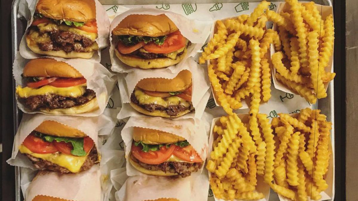 El niño pidió 31 hamburguesas a un delivery a través del celular.