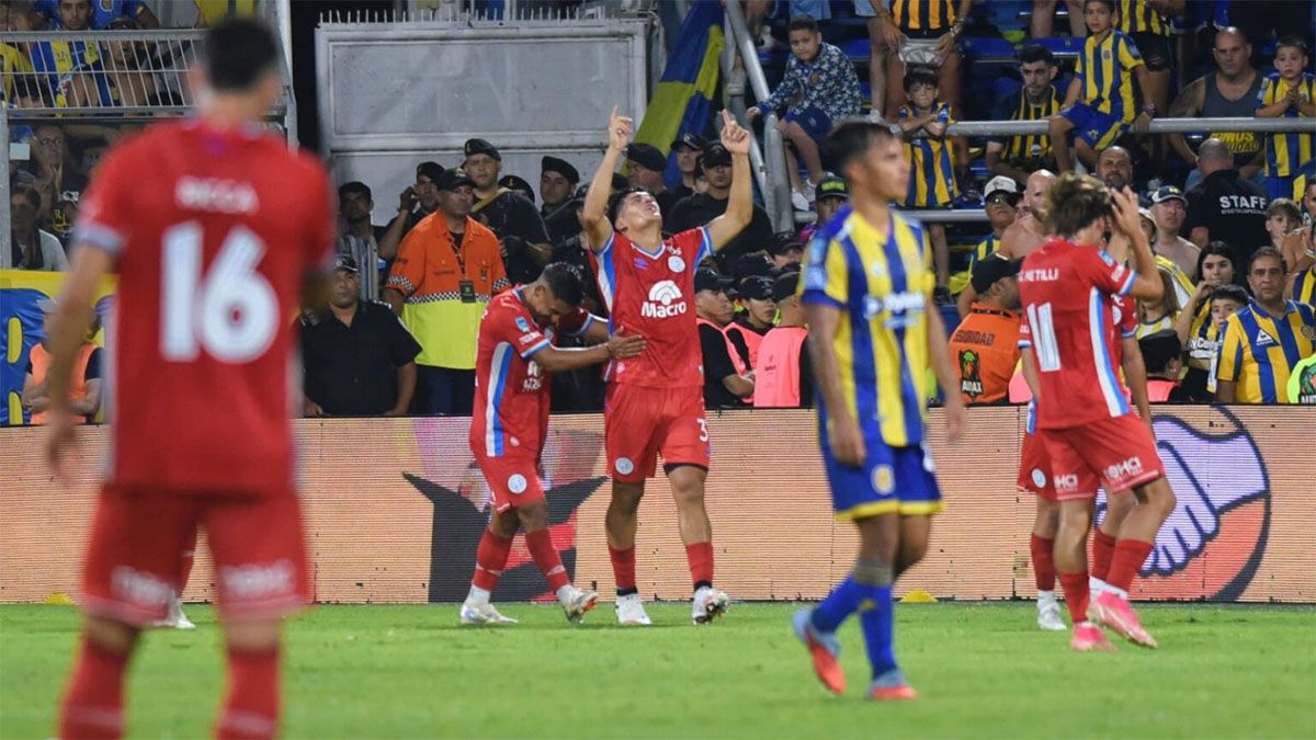 Belgrano festeja ante la desaz&oacute;n de Central.