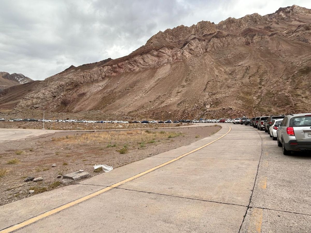 A los conductores les pidieron paciencia frente a las demoras para realizar los trámites aduaneros en Horcones. A los conductores les pidieron paciencia frente a las demoras para realizar los trámites aduaneros en Horcones.