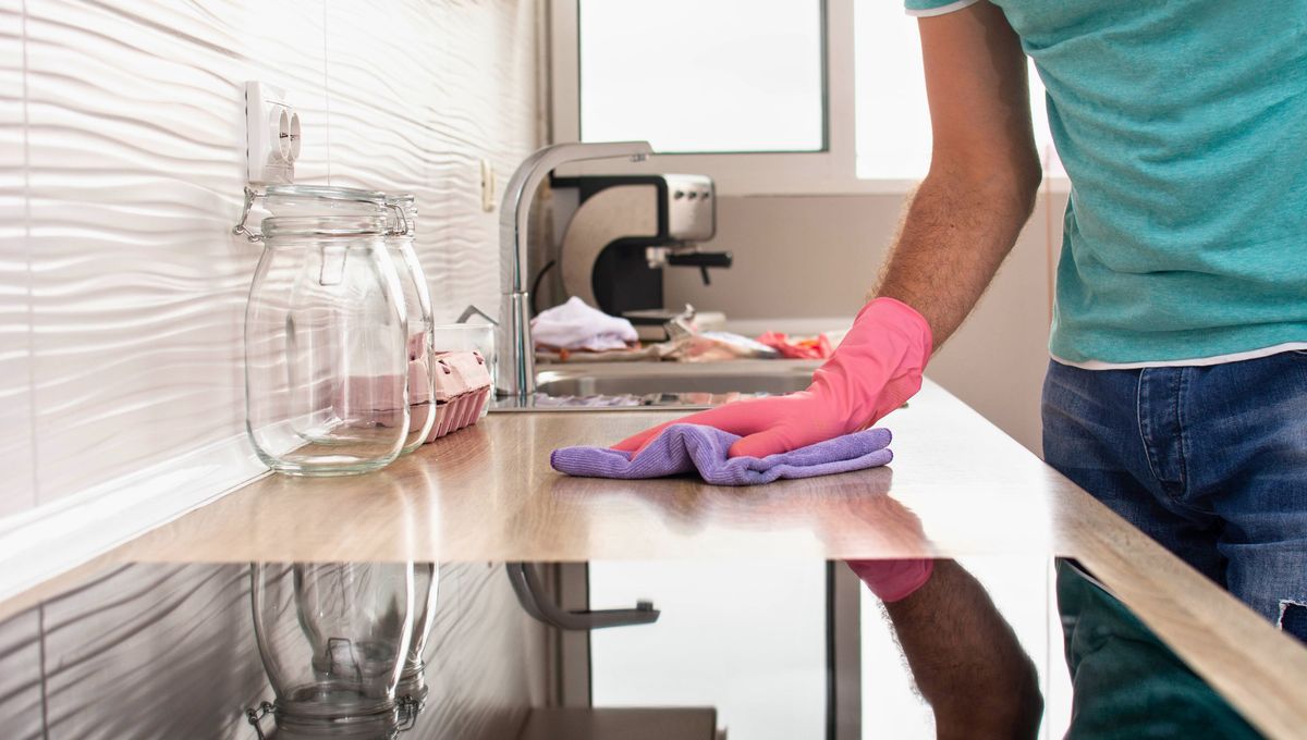 Evita superficies delicadas como objetos tecnológicos, mesadas de granito y utensilios de metales que pueden rayarse. Evita superficies delicadas como objetos tecnológicos, mesadas de granito y utensilios de metales que pueden rayarse. 