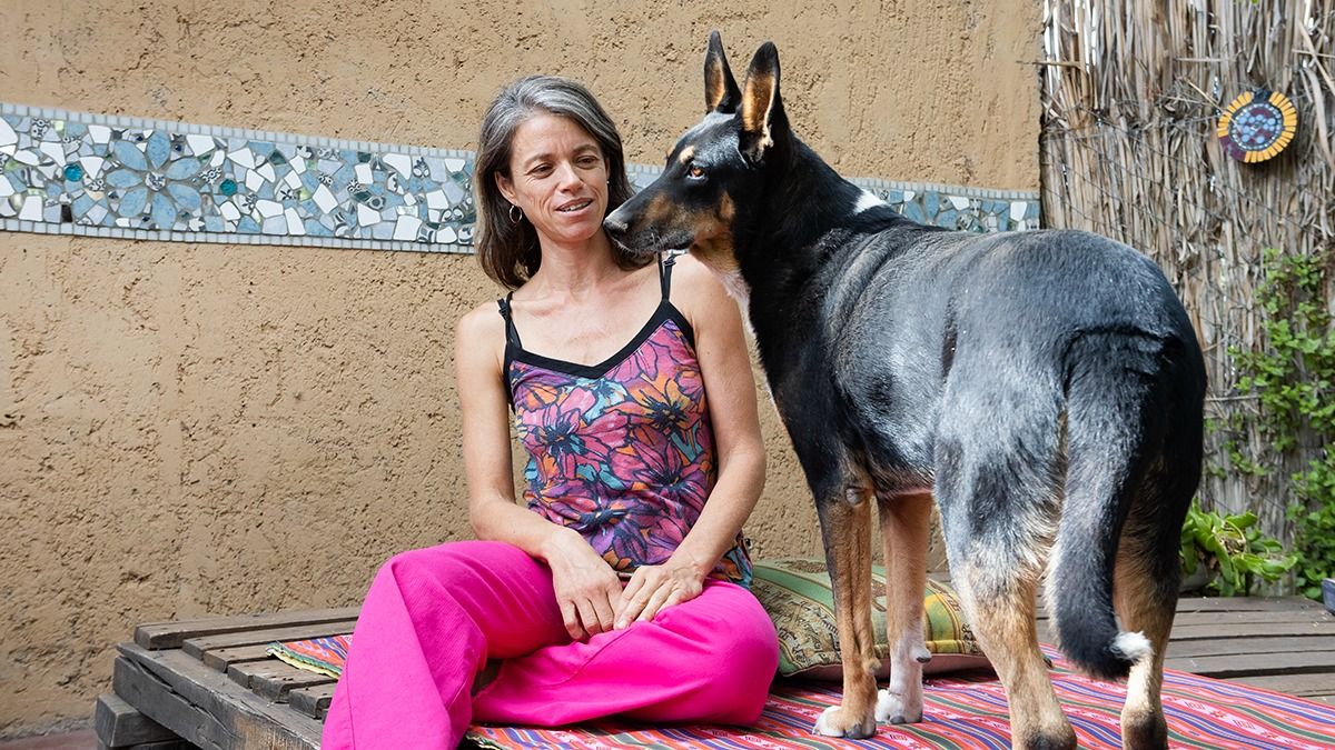La emprendedora fue aprendiendo de cursos y de forma autodidacta viendo que podía intervenir cualquier objeto que había. La emprendedora fue aprendiendo de cursos y de forma autodidacta viendo que podía intervenir cualquier objeto que había.