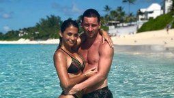 ¡Toquetón! A Messi se le fue la mano con Anto y lo filmaron justo