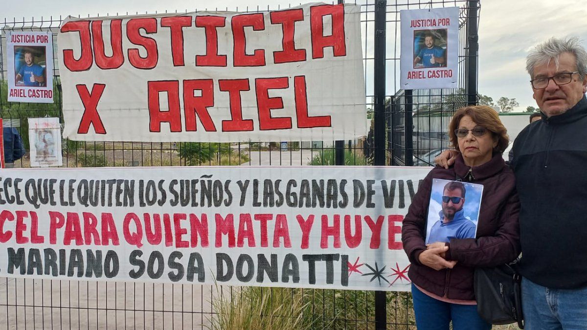 Los padres de Ariel Castro realizaron una movilización en contra de la liberación del sospechoso.