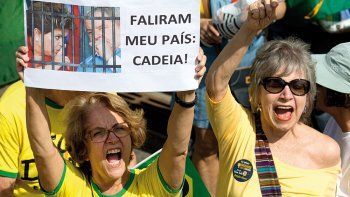 La comisión de Juicio Político de Brasil aconsejó destituir a Dilma