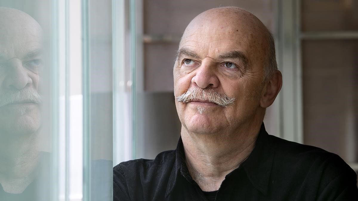 El escritor y periodista Martín Caparrós no puede entender la fascinación argentina por dichos maradonianos como la tenés adentro.&nbsp;