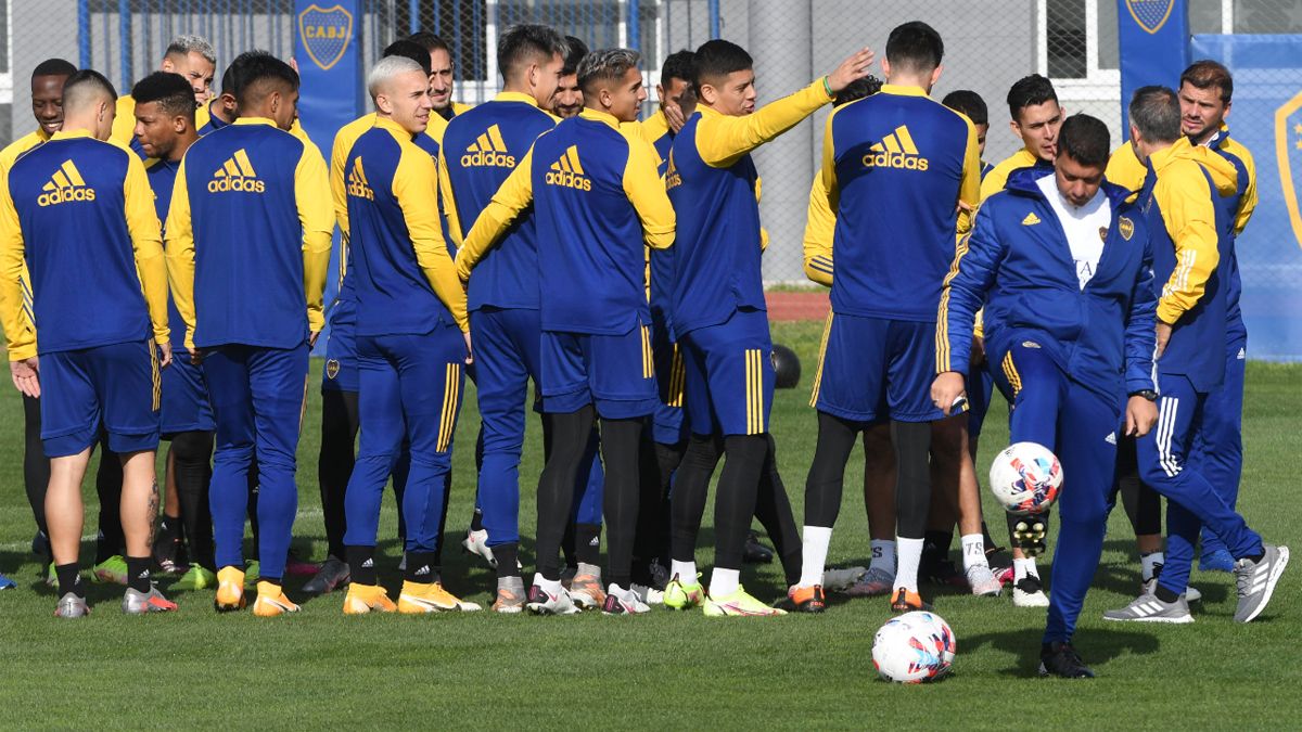 Battaglia piensa en poner tres delanteros en el Superclásico