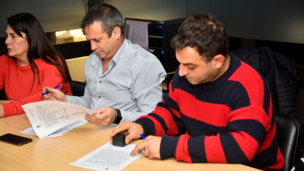 La dirigencia del SUTE rechazó la segunda oferta de aumento que llevó el Gobierno a la mesa de paritarias.&nbsp;