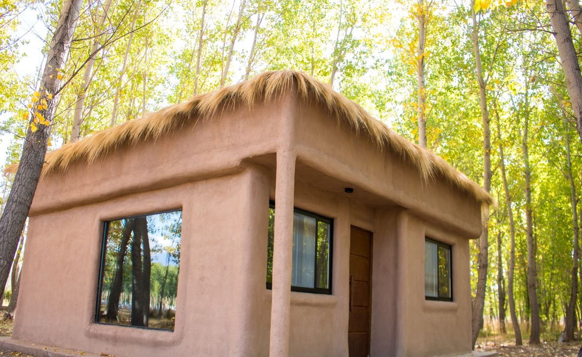 Una de las villas que dispone el emprendimiento se ubica distante al hotel, en medio del campo y rodeada del viñedo orgánico. Una de las villas que dispone el emprendimiento se ubica distante al hotel, en medio del campo y rodeada del viñedo orgánico.