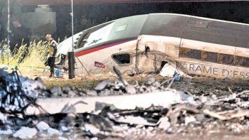 Frenó muy tarde el tren de alta velocidad que descarriló en Francia