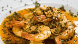 Aprende a preparar la receta de gambas al ajillo, paso a paso.  Aprende a preparar la receta de gambas al ajillo, paso a paso.
