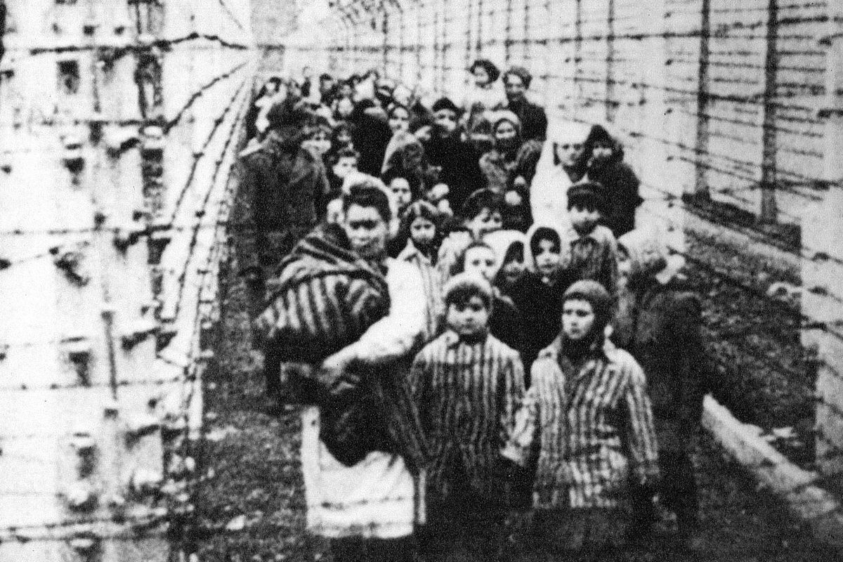 Prisioneros en el campo de concentración nazi Auschwitz. Prisioneros en el campo de concentración nazi Auschwitz. 