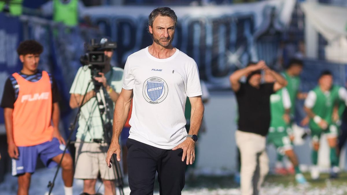 Toedtli fue cuestionado nuevamente por los hinchas tombinos.