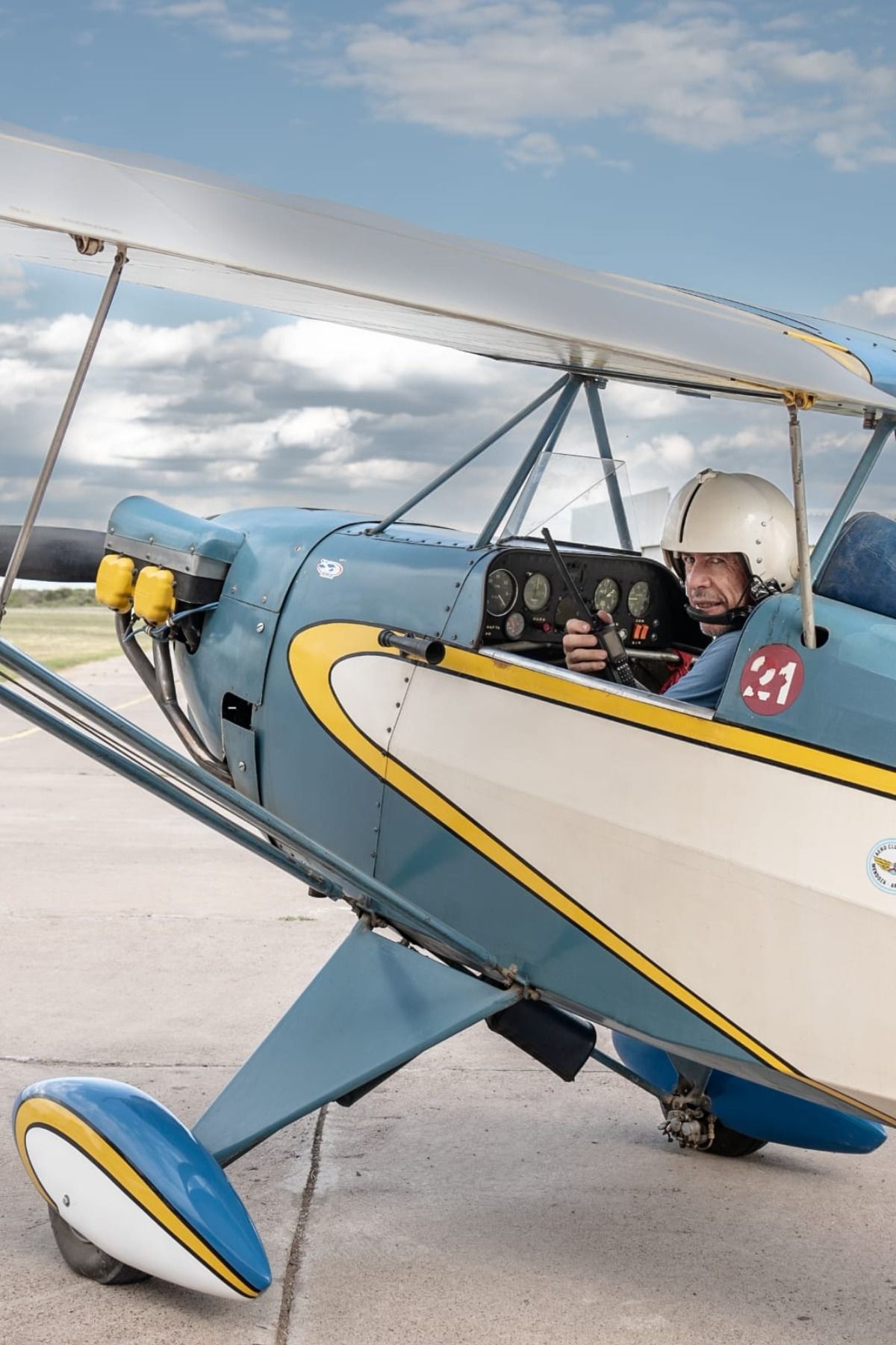 Una vez en vuelo, quien está al mando del Upa queda prácticamente solo entre el cielo y las nubes. Una vez en vuelo, quien está al mando del Upa queda prácticamente solo entre el cielo y las nubes.