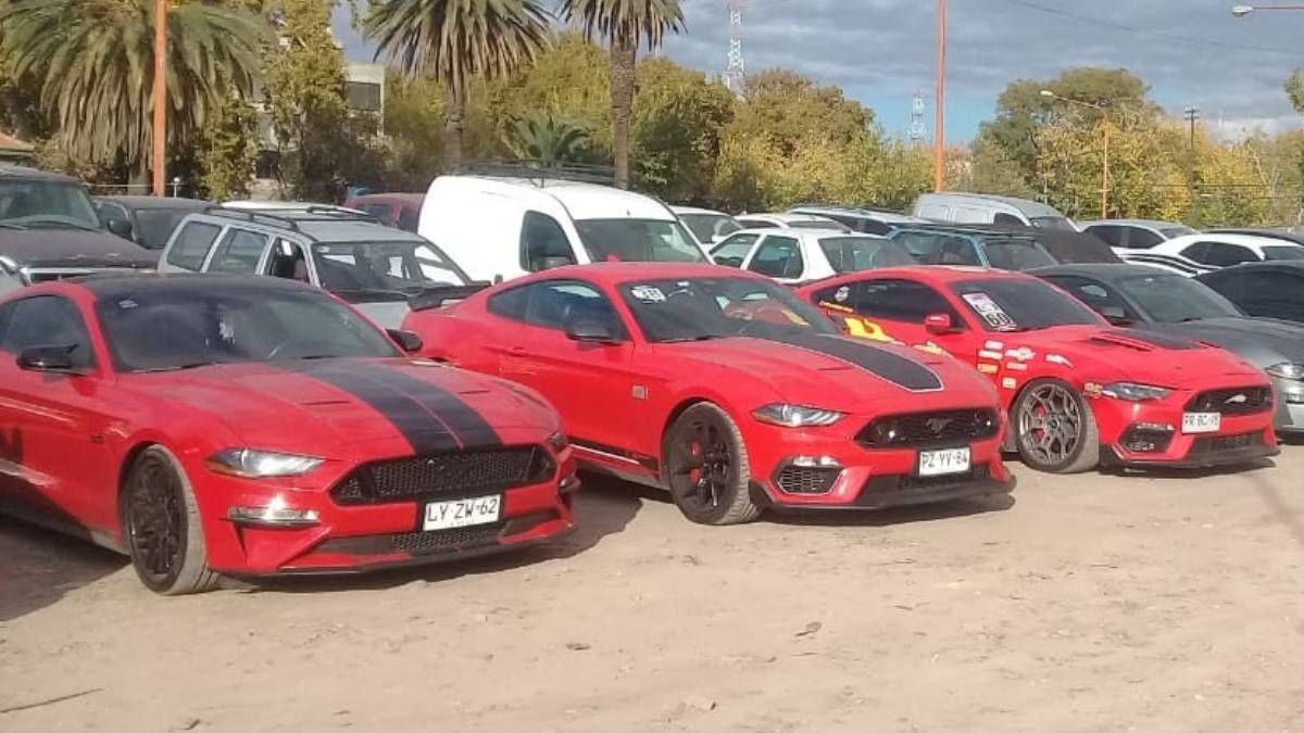 Los vehículos secuestrados son un Chevrolet Camaro