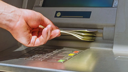 Sorpresa por un cajero automático que expulsaba dinero