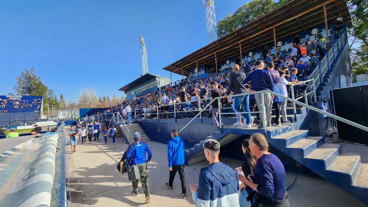 Desde temprano, La Catedral se llenó de hinchas de Independiente Rivadavia Desde temprano, La Catedral se llenó de hinchas de Independiente Rivadavia