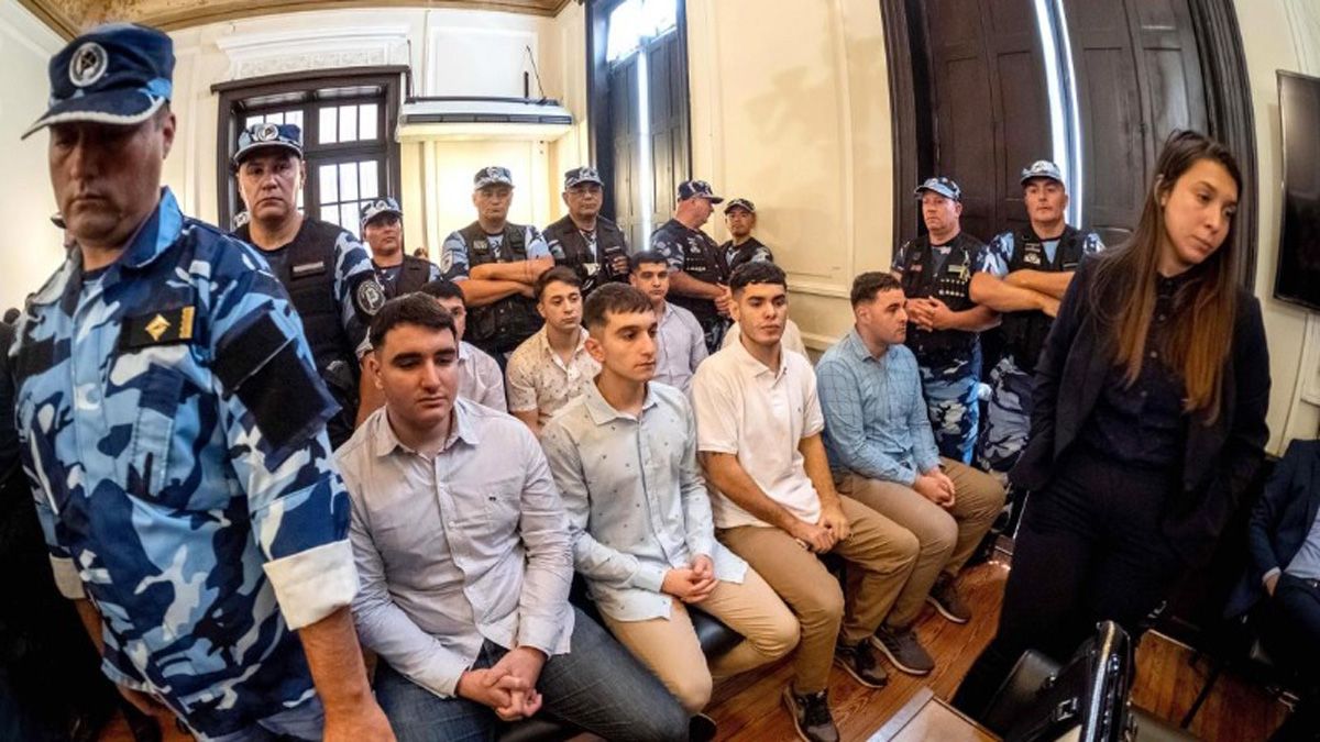 Los ocho rugbiers salieron por primera de la prisión de Melchor Romero desde que fueron condenados, para asistir a la audiencia del Tribunal de Casación Los ocho rugbiers salieron por primera de la prisión de Melchor Romero desde que fueron condenados, para asistir a la audiencia del Tribunal de Casación