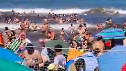 El agua del mar se llevó resposeras y carpas.