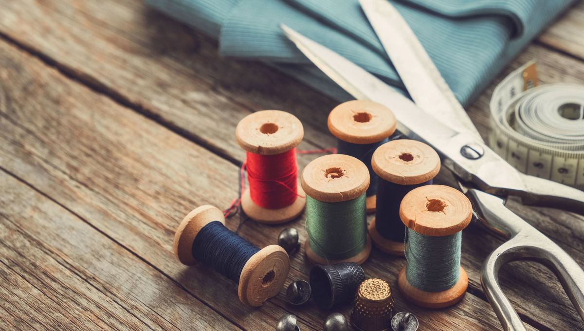 La costura es una actividad de casa con múltiples beneficios. La costura es una actividad de casa con múltiples beneficios.