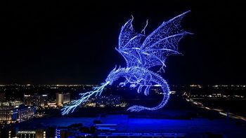 Un dragón de fuego creado con más de 10.000 drones iluminó el cielo como nunca y rompió dos récords Guinness