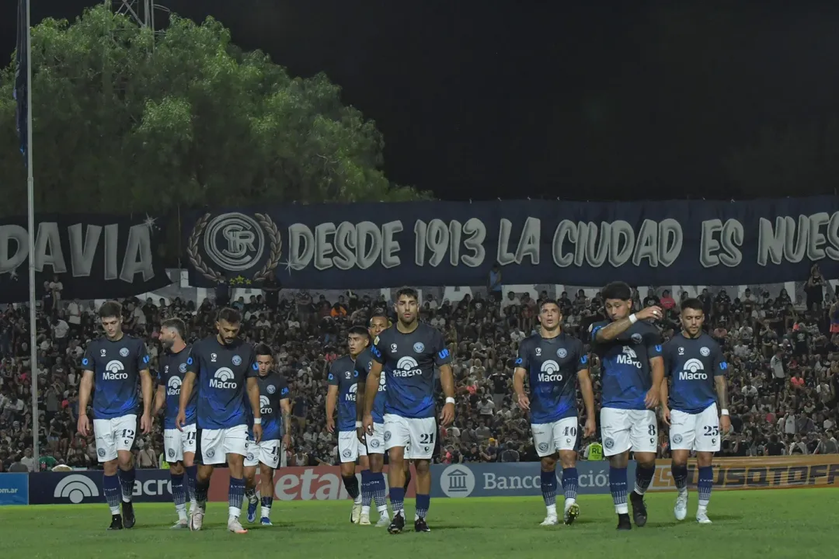 Independiente Rivadavia empató con Barracas Central en el Bautista Gargantini. Foto: Nicolás Ríos/UNO. Independiente Rivadavia empató con Barracas Central en el Bautista Gargantini. Foto: Nicolás Ríos/UNO.