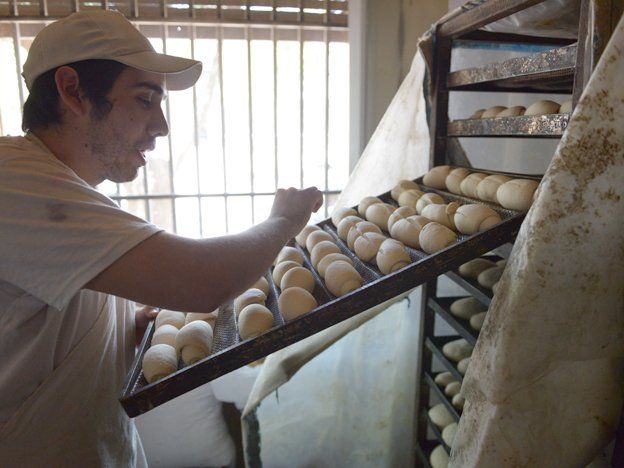 A partir de este viernes la Asociación de Industriales Panaderos de Mendoza emitió una nueva lista de precios sugerida, con un aumento del 15%. A partir de este viernes la Asociación de Industriales Panaderos de Mendoza emitió una nueva lista de precios sugerida, con un aumento del 15%.