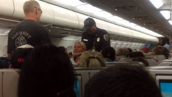 Fuertes turbulencias en un vuelo de JetBlue terminó con 24 personas hospitalizadas