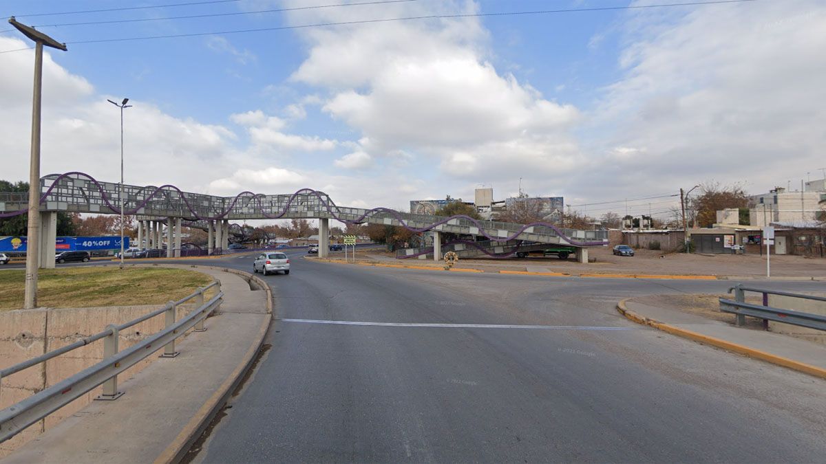Rotonda de Corredor del Oeste y calle Carola Lorenzini, de Godoy Cruz.