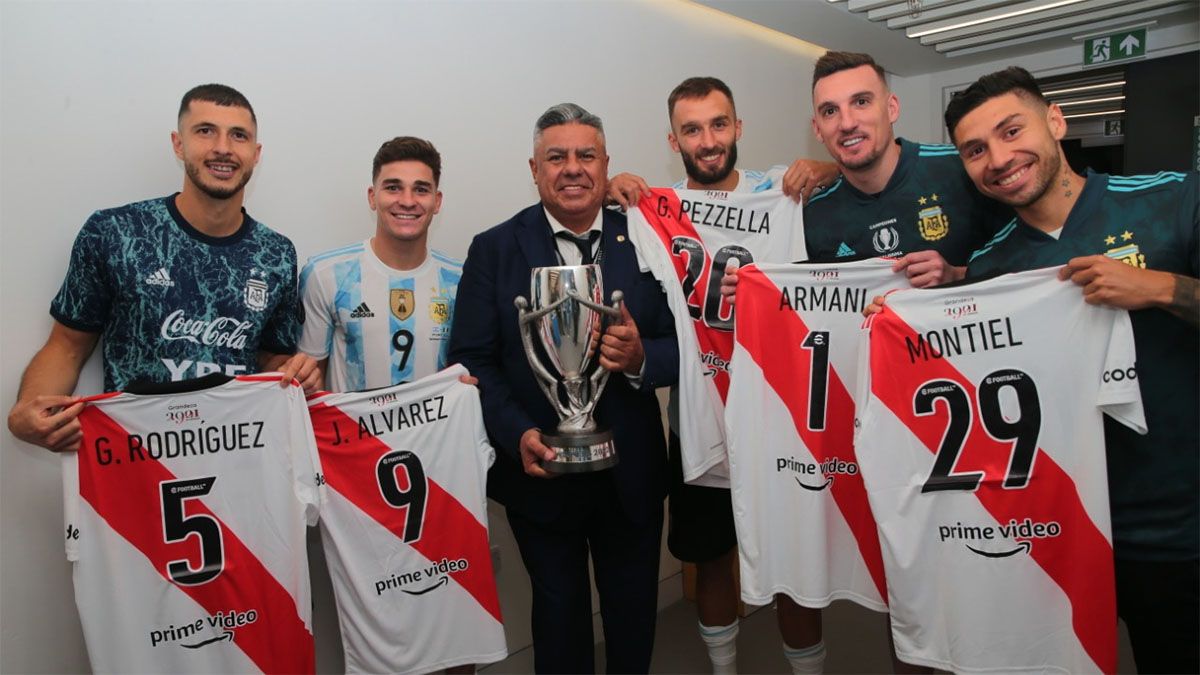 Guido Rodríguez, Julián Álvarez, Chiqui Tapia, Pezzella, Armani y Montiel.