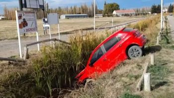 Un joven se metió con su auto a un zanjón y rompió el récord mundial de alcoholemia