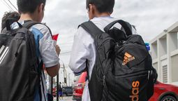 Atención vuelta a clases: ¿cuánto peso pueden llevar los niños en las mochilas escolares?