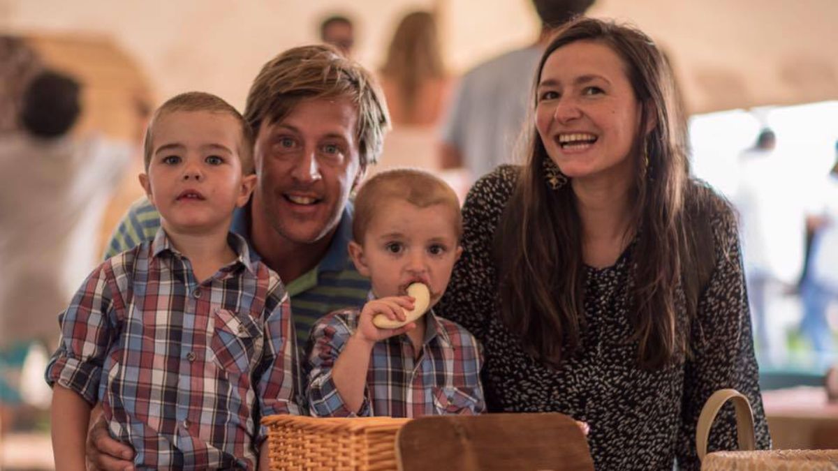 Roon Van Rhee junto a su esposa Cecilia Albino y sus dos hijos mayores.