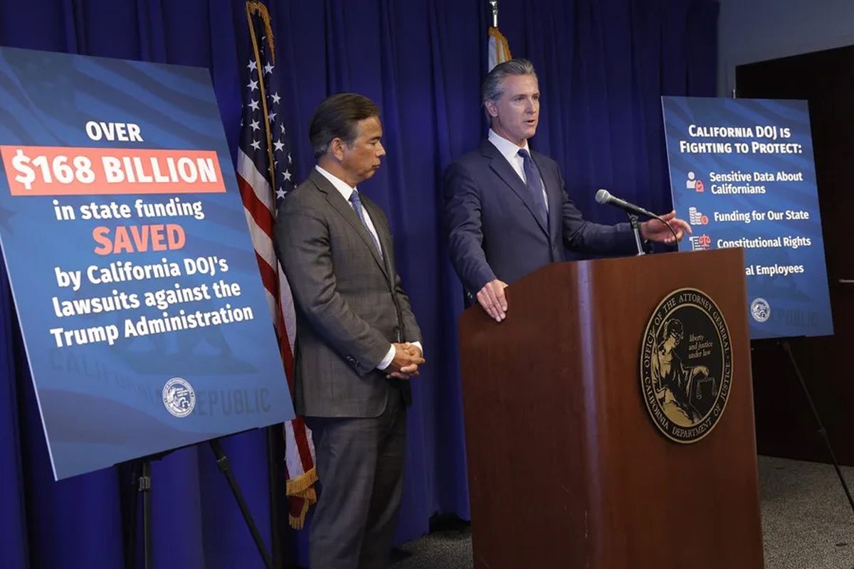 El gobernador de California, Gavin Newsom y el fiscal general del Estado, Rob Bonta, durante una rueda de prensa (Archivo). Crédito: EFE/ John G. Mabanglo. El gobernador de California, Gavin Newsom y el fiscal general del Estado, Rob Bonta, durante una rueda de prensa (Archivo). Crédito: EFE/ John G. Mabanglo.