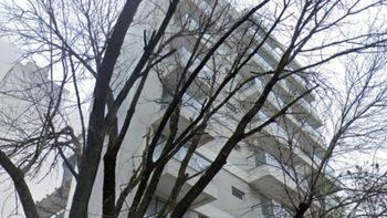 Discutió con su mujer, se despidió y se tiró desde la terraza de un edificio