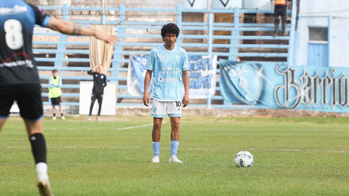 Nicolás Arce fue una de las figuras de Gutiérrez Sport Club ante Ciudad de Bolivar.