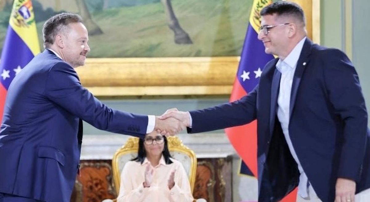El presidente de IMPSA, Jorge Salcedo y&nbsp; el titular de Corpoelec, Juan Crisóstomo Fernández,