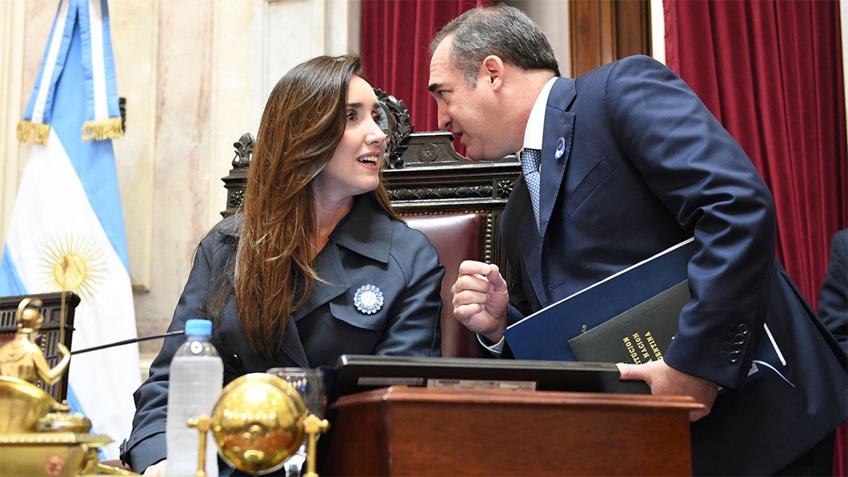 La vicepresidenta Victoria Villarruel debió desempatar la votación de la Ley Bases en general. La vicepresidenta Victoria Villarruel debió desempatar la votación de la Ley Bases en general.